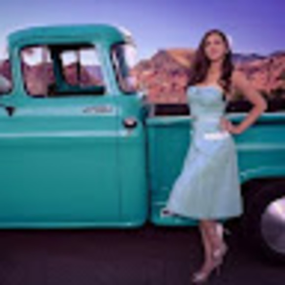 Meet your Posher, Amber - Picture 1 of 1